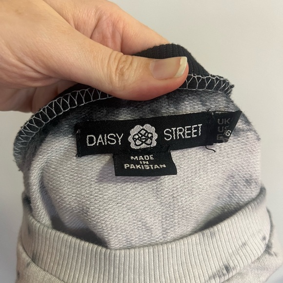 Daisy Street Tie Dye Cropped Sweatshirt - Picture 5 of 5